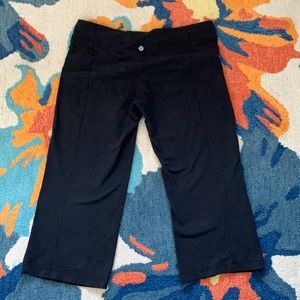 Lululemon wide leg Capri yoga pants 10